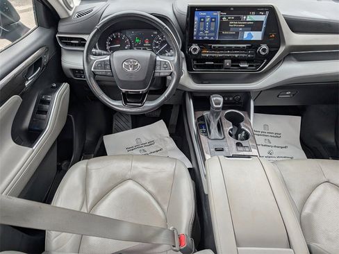 Used 2021 Toyota Highlander Limited image 26