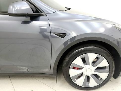 Used 2023 Tesla Model Y Long Range AWD/4WD image 21