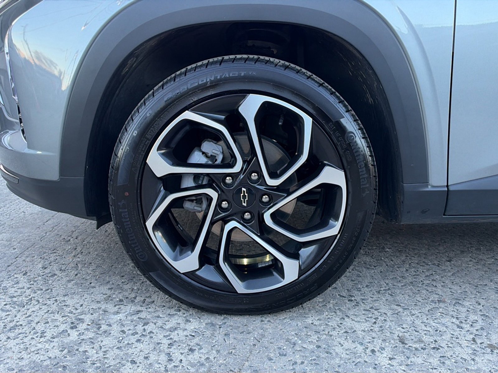 Used 2025 Chevrolet Trax RS w/ Sunroof Package FWD image 40