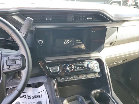 Used 2024 GMC Sierra 2500 AT4 w/ AT4 Premium Plus Package image 27