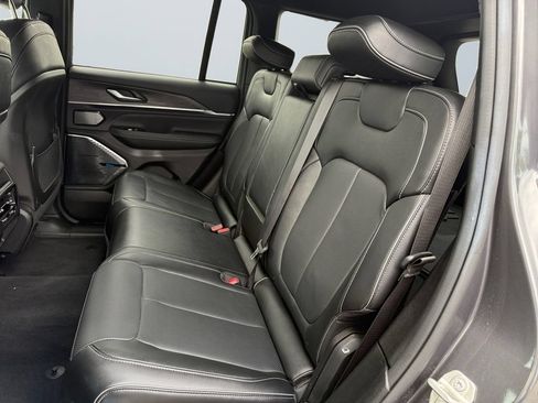 Used 2023 Jeep Grand Cherokee Overland AWD/4WD image 13