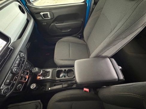 Used 2025 Jeep Gladiator Sport image 10