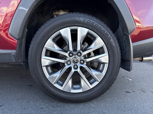 Used 2022 Toyota RAV4 XLE Premium image 3