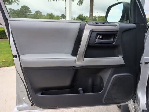 Used 2013 Toyota 4Runner SR5 RWD image 14