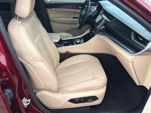 Used 2023 Jeep Grand Cherokee L Limited RWD image 13