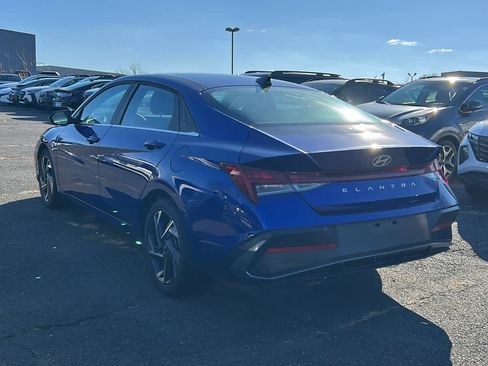 Used 2025 Hyundai Elantra SEL image 6
