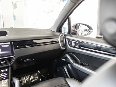 Used 2021 Porsche Cayenne E-Hybrid image 39