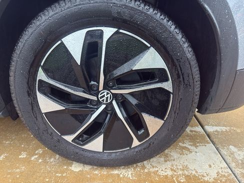 Used 2021 Volkswagen ID.4 Pro S image 16