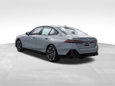 Used 2026 BMW 530i xDrive w/ M Sport Package image 4