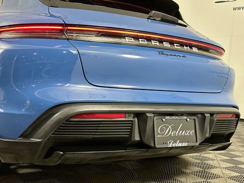 Used 2022 Porsche Taycan 4 Cross Turismo w/ Premium Package AWD/4WD image 25