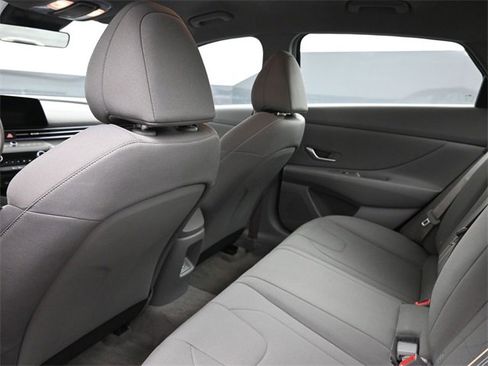 Used 2025 Hyundai Elantra SEL image 16