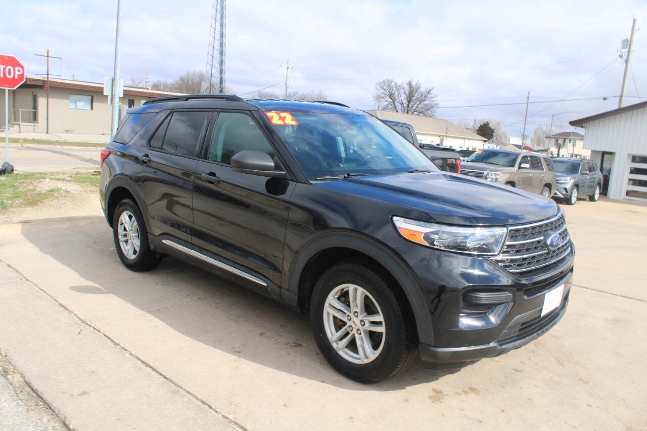 Used 2022 Ford Explorer XLT AWD/4WD image 2
