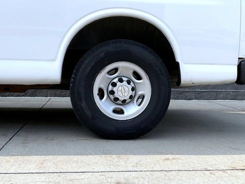 Used 2021 Chevrolet Express 2500 w/ Driver Convenience Package RWD image 22