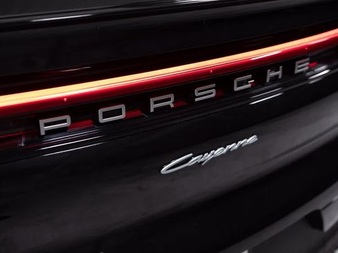 Certified 2026 Porsche Cayenne E-Hybrid Coupe AWD/4WD image 19