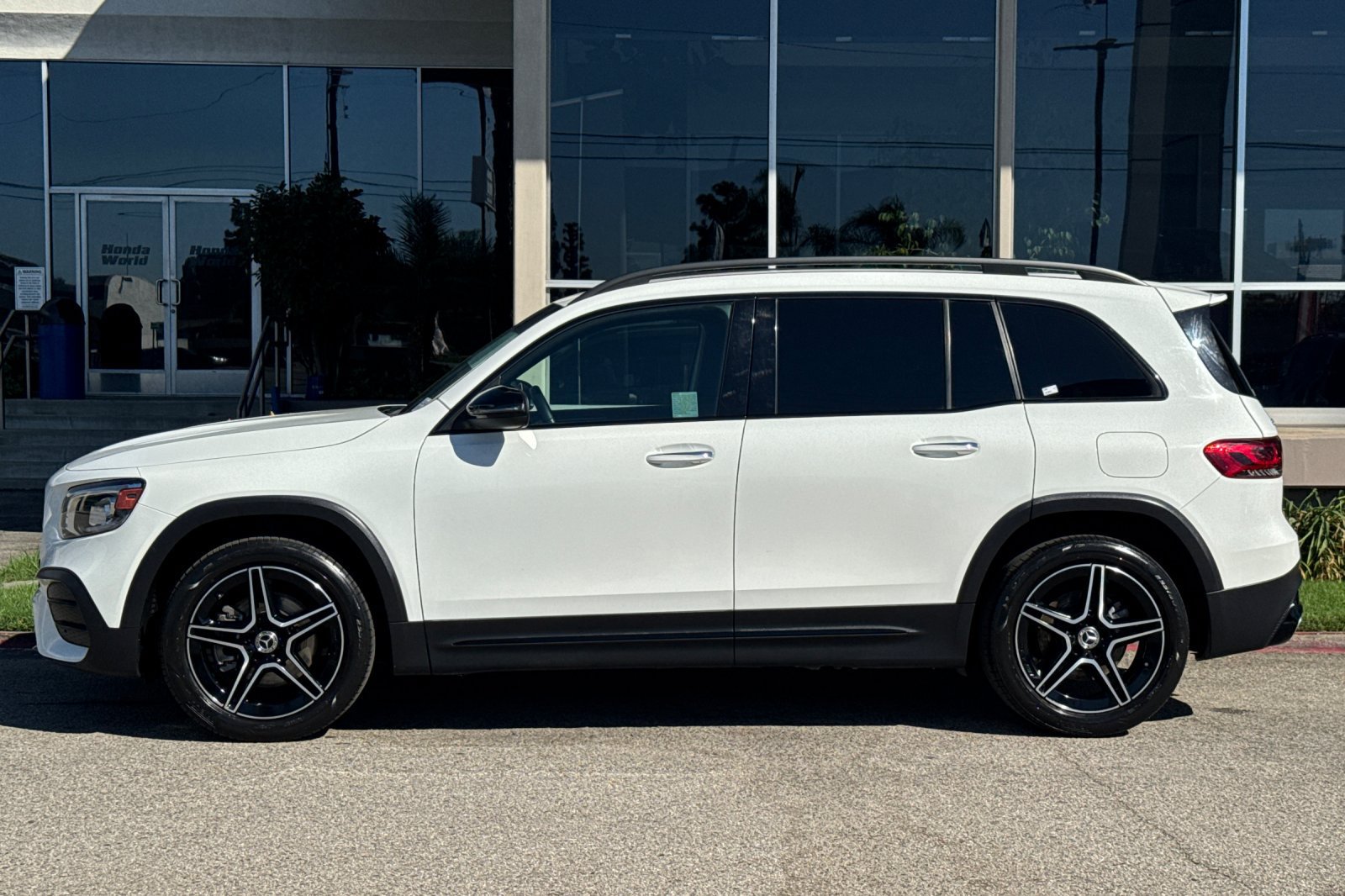 Used 2023 Mercedes-Benz GLB 250 image 7