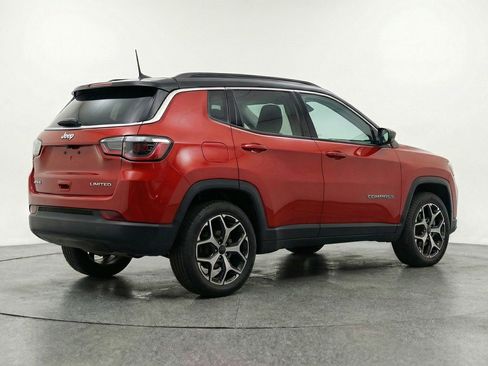 Used 2025 Jeep Compass Limited image 9
