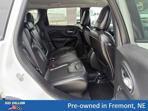 Used 2019 Jeep Cherokee Trailhawk w/ Comfort/Convenience Group AWD/4WD image 14