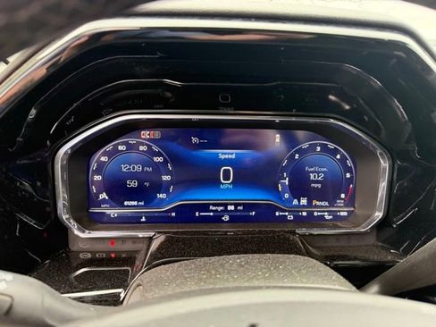 Used 2024 Chevrolet Silverado 2500 LT w/ Convenience Package image 8