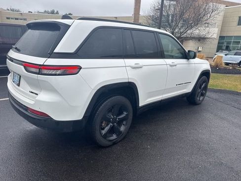 Used 2025 Jeep Grand Cherokee Limited w/ Black Appearance Package image 8