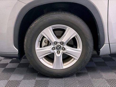 Used 2022 Toyota Highlander L image 7