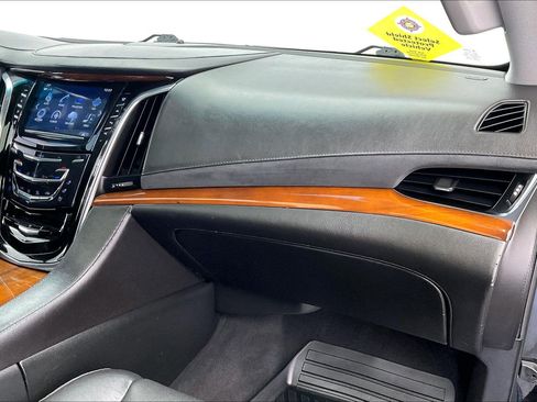 Used 2017 Cadillac Escalade Luxury AWD/4WD image 15