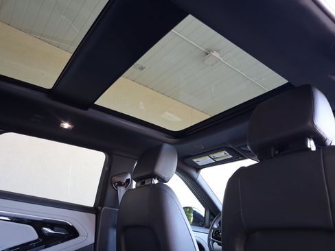 Used 2023 Land Rover Range Rover Evoque R-Dynamic S image 24