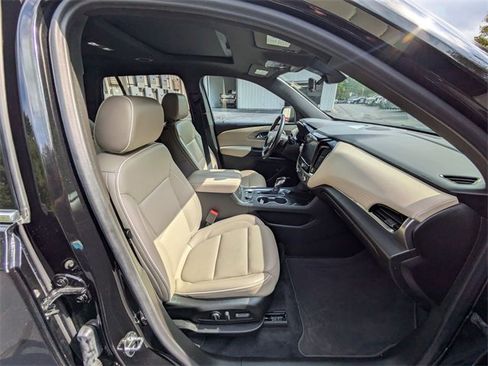 Used 2022 Chevrolet Traverse Premier image 38