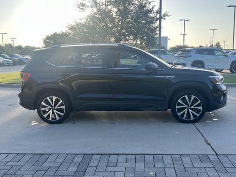 Used 2024 Volkswagen Taos SE w/ MDO Package FWD image 10