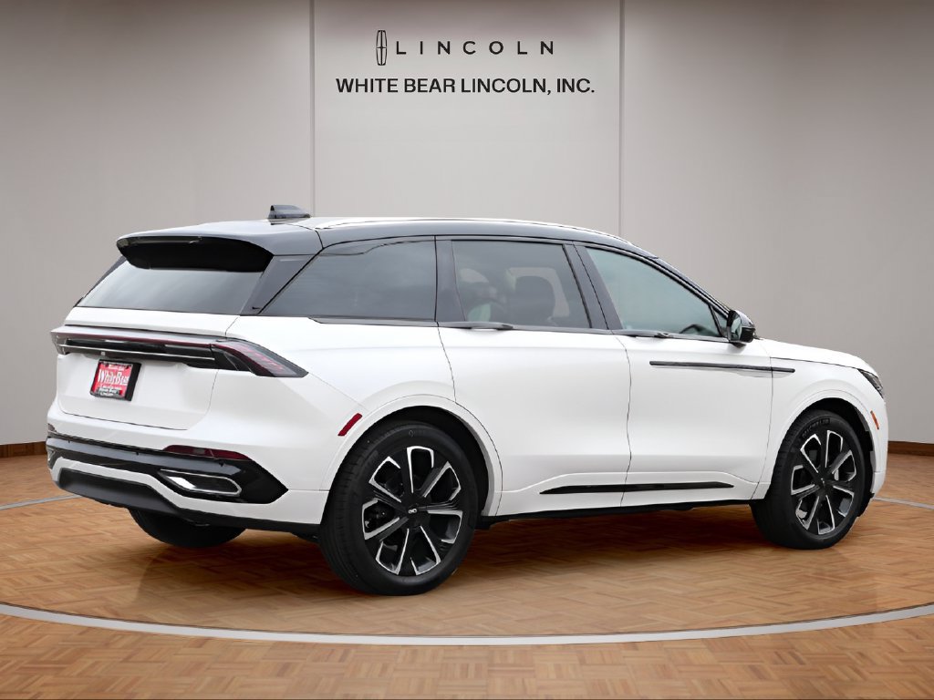 Used 2025 Lincoln Nautilus Reserve AWD/4WD image 5