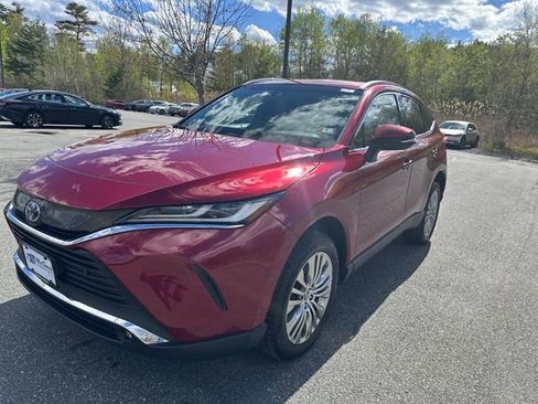 Used 2023 Toyota Venza XLE AWD/4WD image 1