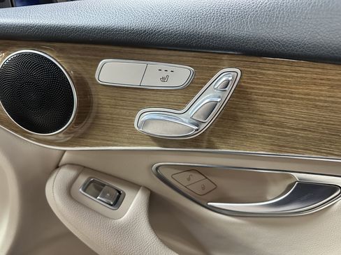 Used 2018 Mercedes-Benz GLC 300 image 24