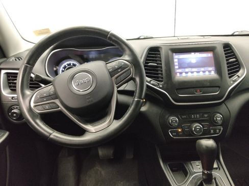 Used 2019 Jeep Cherokee Latitude Plus FWD image 22