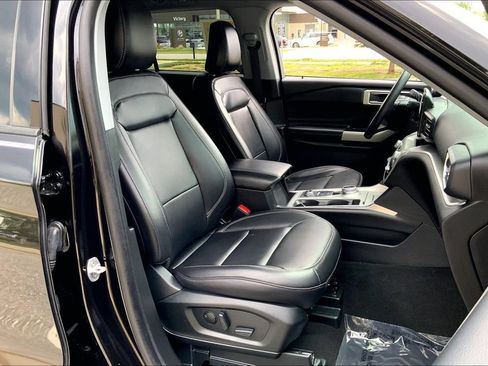 Used 2023 Ford Explorer XLT w/ Equipment Group 202A AWD/4WD image 7