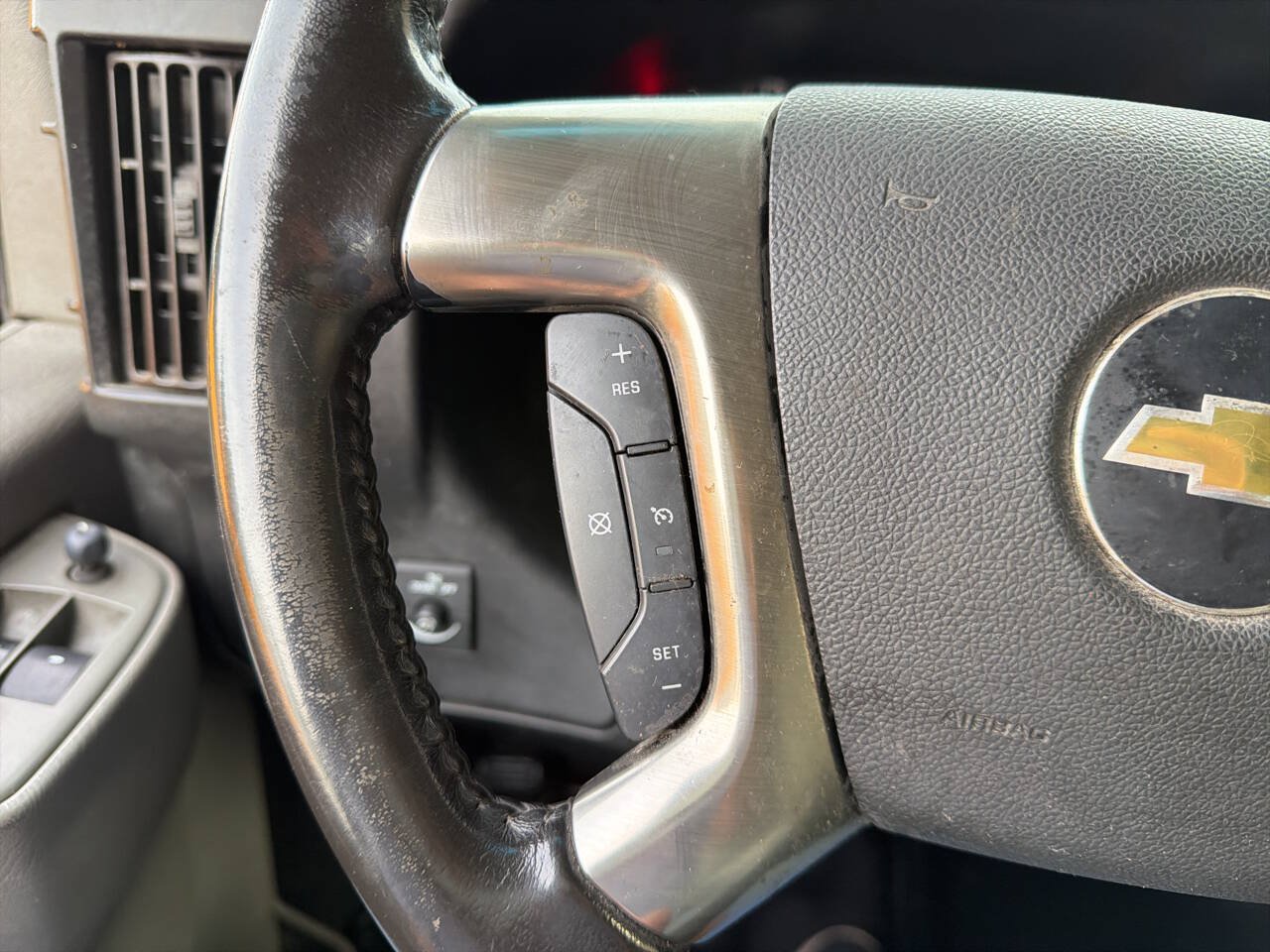 Used 2018 Chevrolet Express 2500 Extended w/ Driver Convenience Package RWD image 20