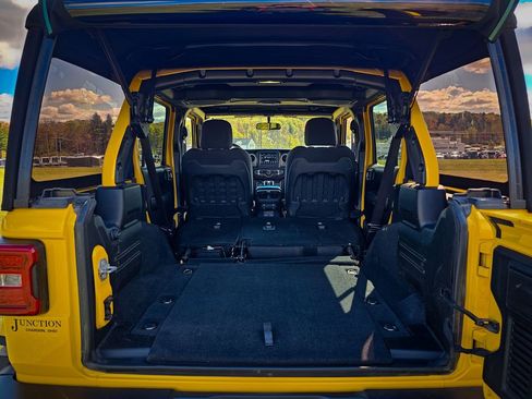 Used 2018 Jeep Wrangler Unlimited Rubicon w/ LED Lighting Group image 31