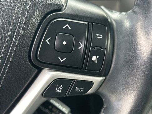 Used 2019 Toyota Highlander XLE image 28