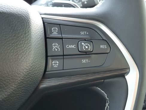 Used 2024 Jeep Grand Cherokee Laredo X AWD/4WD image 21