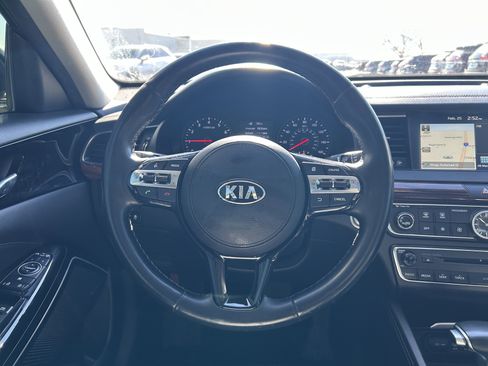 Used 2017 Kia Cadenza Premium w/ Luxury Package image 10