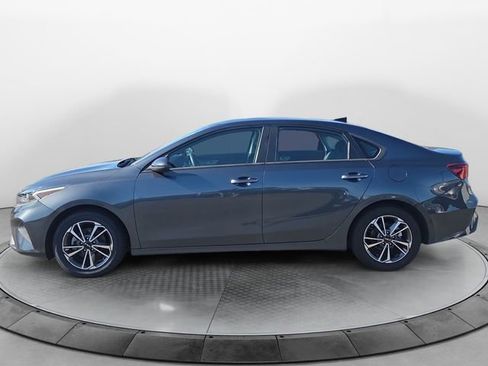 Used 2023 Kia Forte LXS image 2