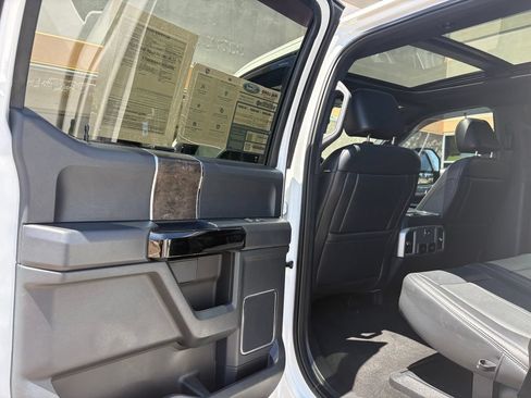 Used 2022 Ford F250 Lariat w/ Black Appearance Package AWD/4WD image 26