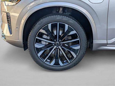 New 2026 Volvo XC90 T8 Plus w/ Protection Package Premier image 11