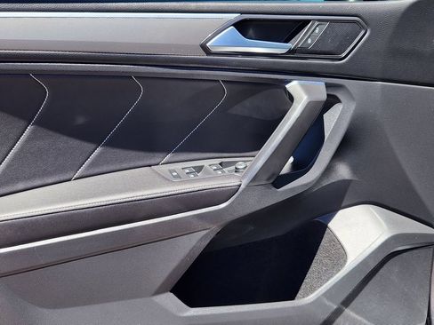 Certified 2022 Volkswagen Tiguan SE R-Line FWD image 19