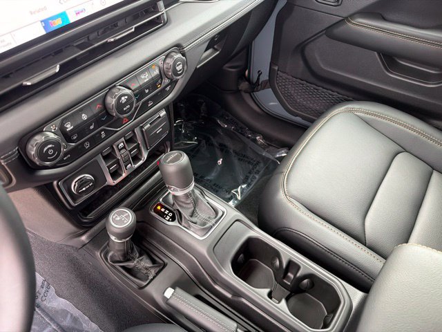 New 2026 Jeep Gladiator Sport AWD/4WD image 25
