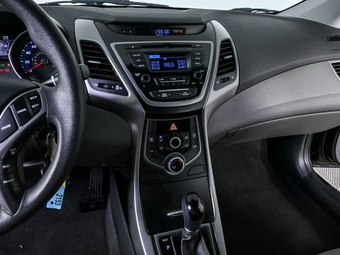 Used 2014 Hyundai Elantra SE image 12