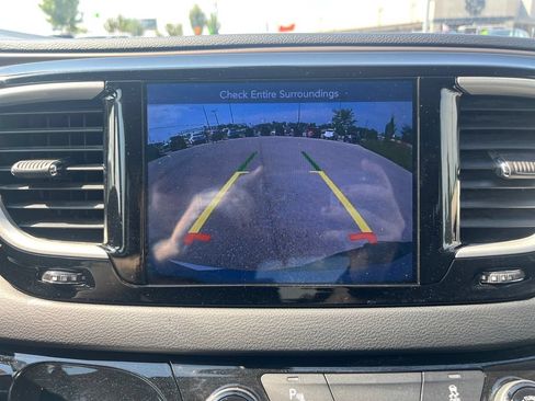 Used 2017 Chrysler Pacifica Touring-L w/ Tire & Wheel Group FWD image 25