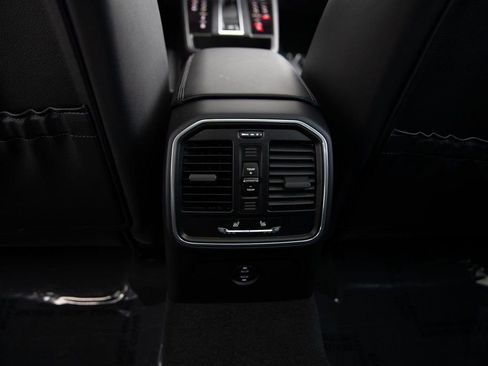 Certified 2025 Porsche Macan image 24