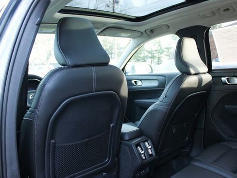 Used 2025 Volvo XC40 B5 Core image 34