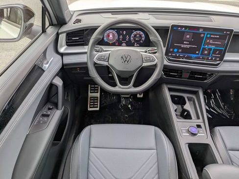 New 2026 Volkswagen Tiguan SE R-Line FWD image 17