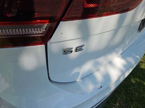 Used 2024 Volkswagen Tiguan SE R-Line AWD/4WD image 4