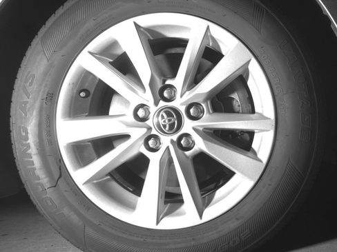 Used 2025 Toyota Camry LE image 13